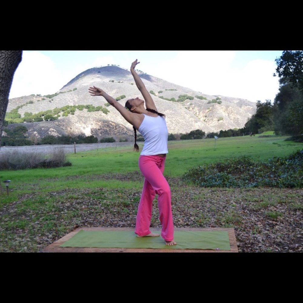 Booty flattering hot pink yoga/workout pants